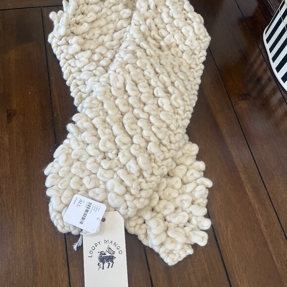 Loopy Mango 100 % Merino Wool  Scarf - Picture 1 of 4